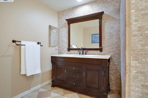 2349 Pacifica Ct, San Leandro CA 94577 exterior