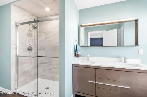 42 Kyle Dr, Tinton Falls NJ  07712-7536 exterior