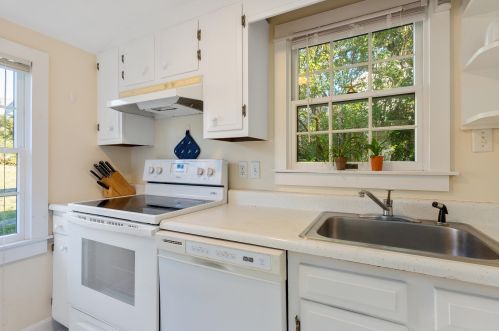 65 Morris Is Rd, Chatham MA 02633-2526 exterior