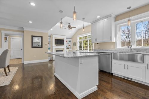 54 Cushing St, Hingham MA 02043-3625 exterior