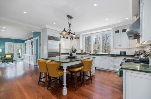 802 Hale St, Beverly MA 01915-2212 exterior