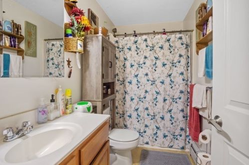 67 Catharine St, Worcester MA 01605-2708 exterior