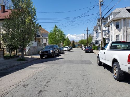 206 Hathaway St, New Bedford MA 02746-1820 exterior