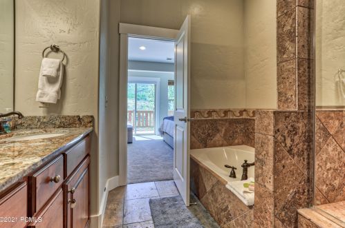 5627 Oslo Ln, Park City UT 84098-7708 exterior