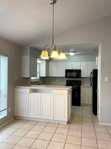 2201 Country Oaks Dr, Garland, TX 75040-4045