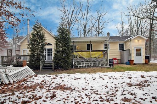 1062 Lakehurst Ave, Jackson Twp NJ 08527-5250 exterior