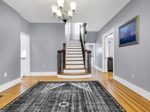 6 Rowe St, Newton MA 02466-1596 exterior