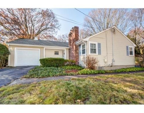 15 Avon Cir, Needham, MA 02494-2007