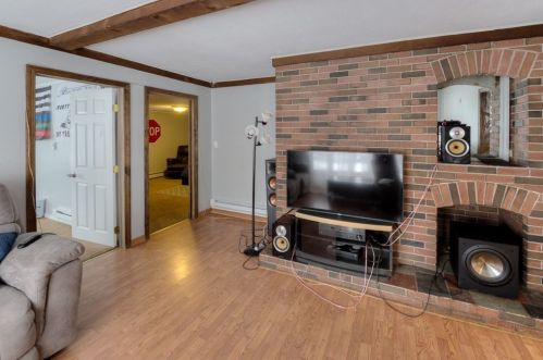 1098 Western Ave, Montgomery MA 01085-2616 exterior