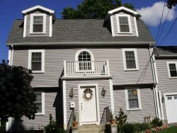 32 Cross St, Newton, MA 02465-2102