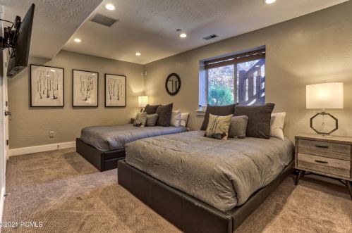 5627 Oslo Ln, Park City UT 84098-7708 exterior