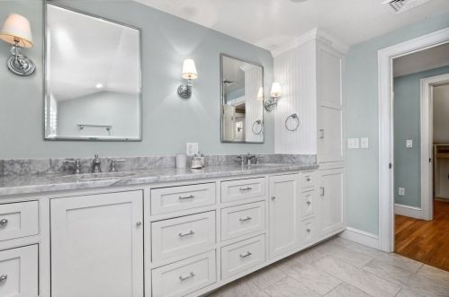 2 Golfview Dr, Hingham MA 02043-2633 exterior