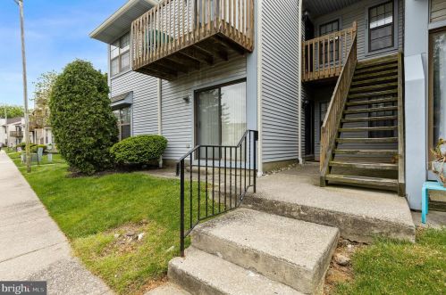 303 Coventry Ct, West Deptford, NJ 08051-2014