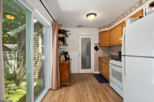 350 Skyline Lk Dr, Skyline Lakes NJ 07456-1952 exterior