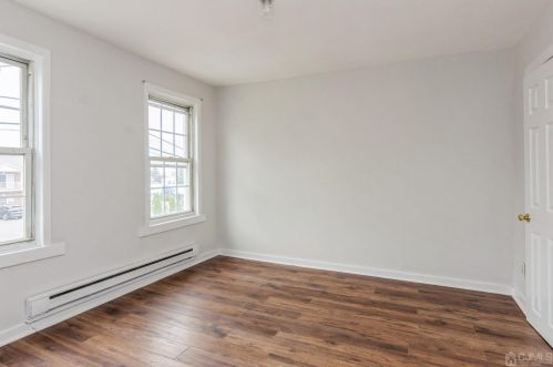 6 Railroad Ave, Carteret NJ 07008 exterior