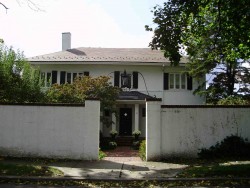 51 Pickwick Rd, Newton, MA 02465-2818