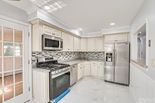 47 Arthur Ave, Carteret NJ  07008-2463 exterior