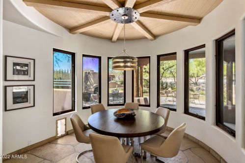 2020 Bethany Home Rd, Phoenix AZ 85014-2434 exterior