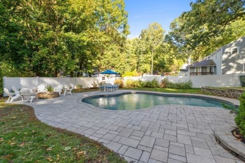 23 Colonial Rd, Hingham MA 02043-3639 exterior