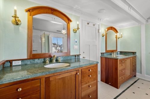 165 Fair Oaks Park, Needham MA 02492-3018 exterior