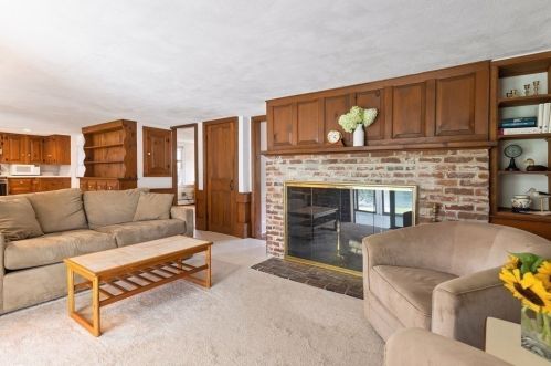 379 Main St, Groveland MA 01834-1428 exterior