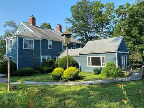 207 Park St, North Reading, MA 01864-2306