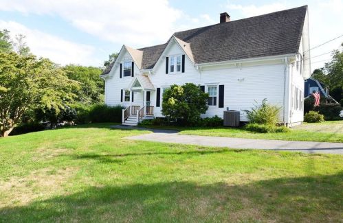56 Cliff St, Plymouth, MA 02360-2046