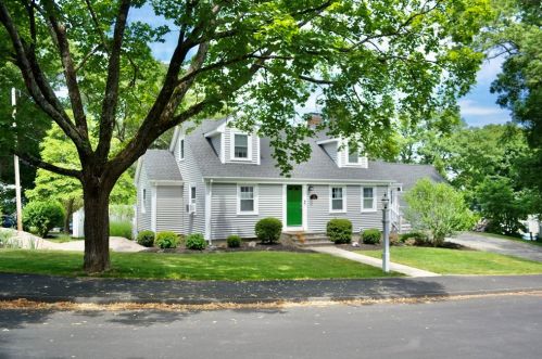 11 Sylvan Cir, Lynnfield, MA 01940-1534