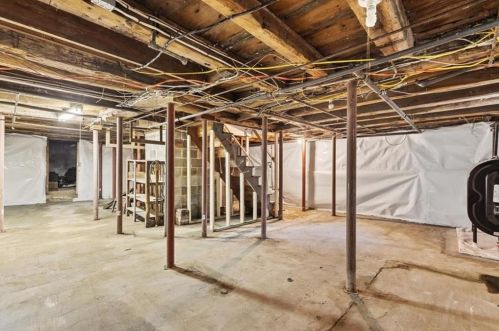 376 Tremont St, Taunton MA 02780-3023 exterior