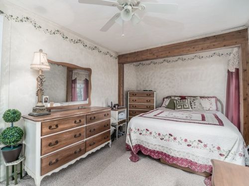 12 Candlewood St, Worcester MA 01602-2804 exterior