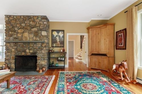 10 Summer St, Hingham MA 02043-2219 exterior