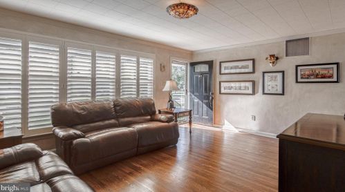 1 Beech Pl, West Deptford NJ 08096-3301 exterior