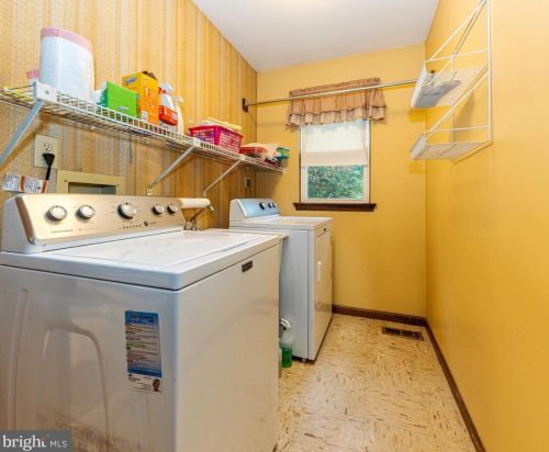 34 Pelham Dr, West Deptford NJ 08051-1736 exterior