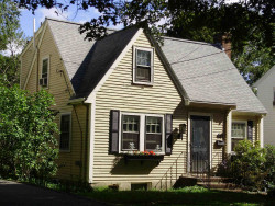 40 Freeman St, Newton, MA 02466-1206