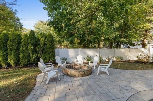 23 Colonial Rd, Hingham MA 02043-3639 exterior