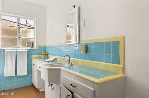 525 Edgemont Ave, Phoenix AZ 85035-1809 exterior