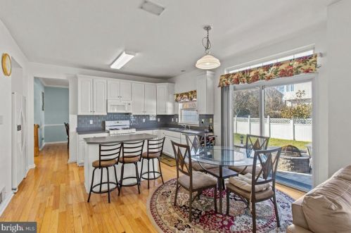 13 Equestrian Dr, Burlington NJ 08016-3065 exterior