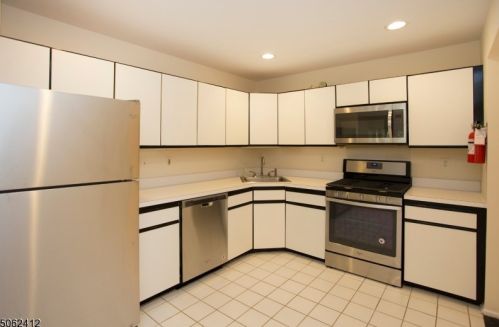 133 Castle Ridge Dr, East Hanover NJ  07936-3558 exterior