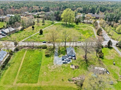 24 Main St, Berkley MA  02779-1399 exterior