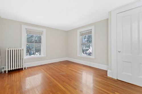 42 Maple St, Newton MA 02458-1712 exterior