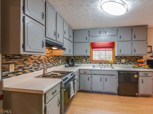 10 Kerrie Ct, Stockbridge GA 30281-5821 exterior