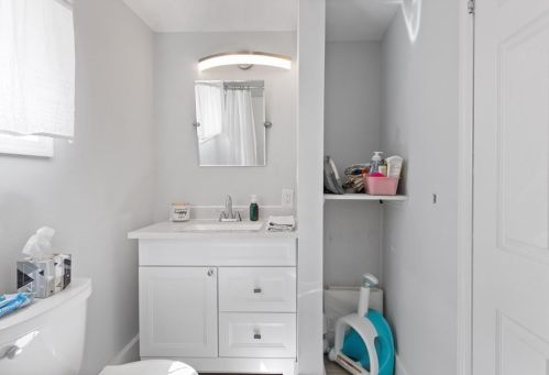 73 Barrows St, Dedham MA 02026-3050 exterior