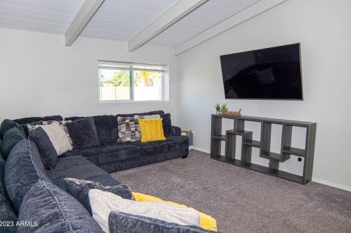 2322 Country Gables Dr, Phoenix AZ 85053-4532 exterior