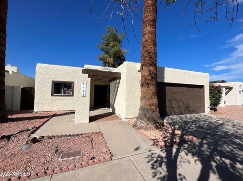 2942 Altadena Ave, Phoenix AZ 85029-3211 exterior
