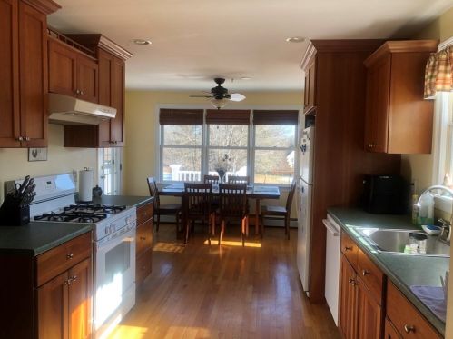 77 Mendall Rd, New Bedford MA 02743-1211 exterior