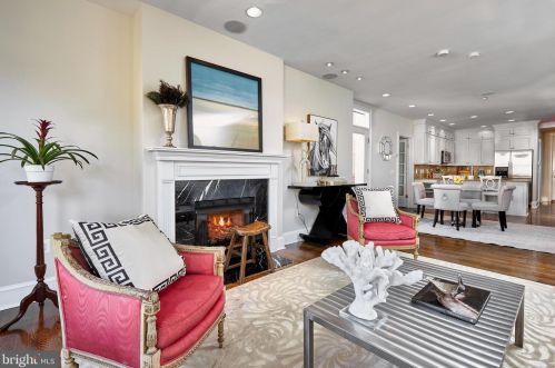 915 Clinton St, Philadelphia, PA 19107-6109