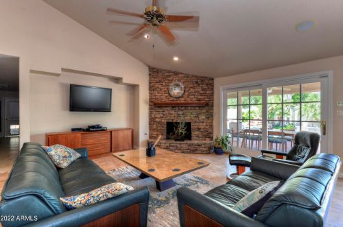 9234 33 Way, Phoenix AZ 85028-4967 exterior