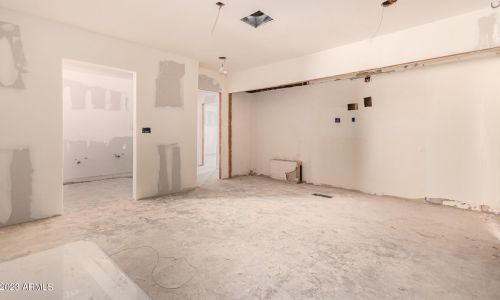 1332 Edgemont Ave, Phoenix AZ 85035-2212 exterior