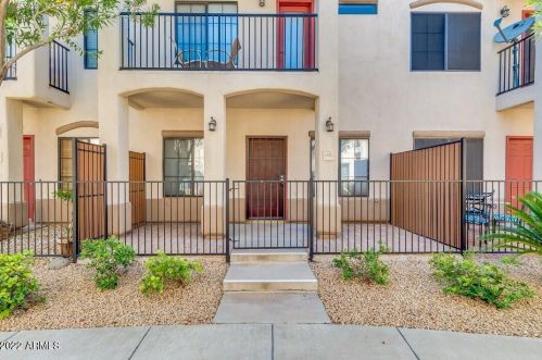 3150 Beardsley Rd, Phoenix AZ  85050-3560 exterior