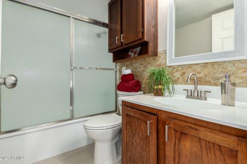 2337 Altadena Ave, Phoenix AZ 85028-1908 exterior